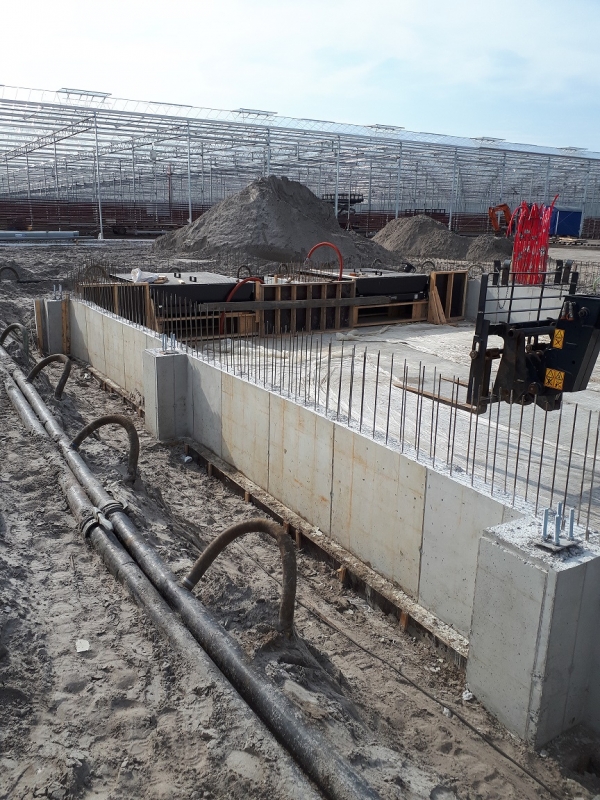 komkommerkwekerij Laaddock beton gestort